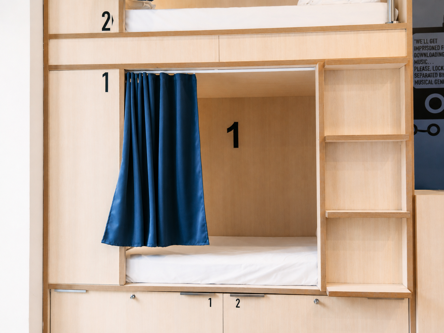 Dormitorio compartido para 4 personas en hostel del centro de Madrid