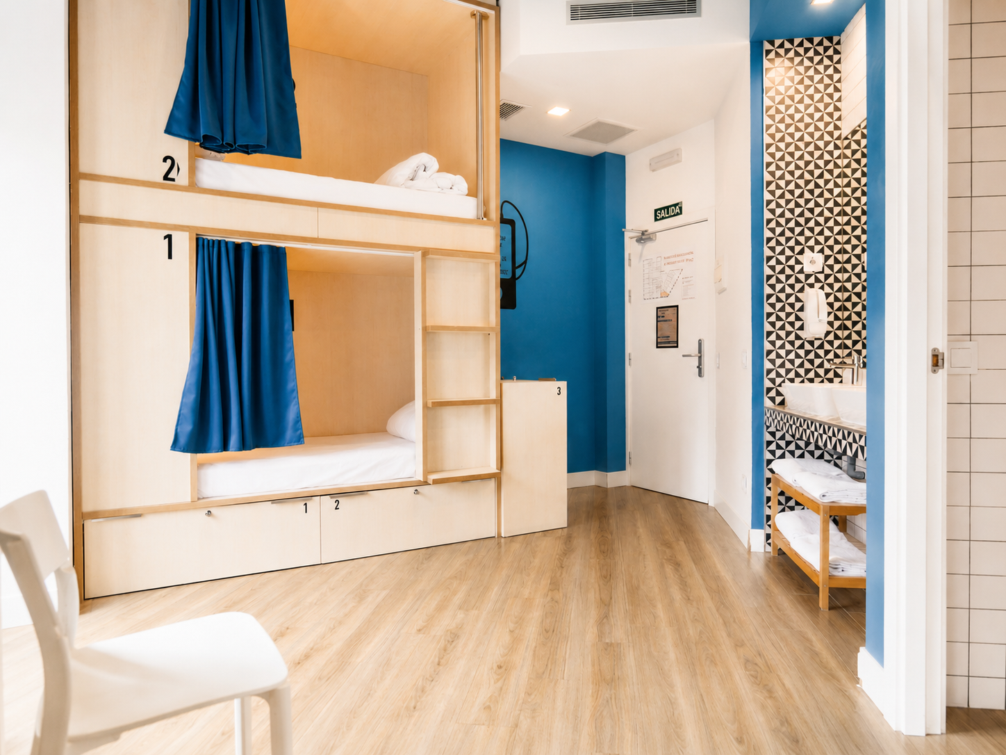 Habitación compartida para 4 personas en hostel en Madrid centro